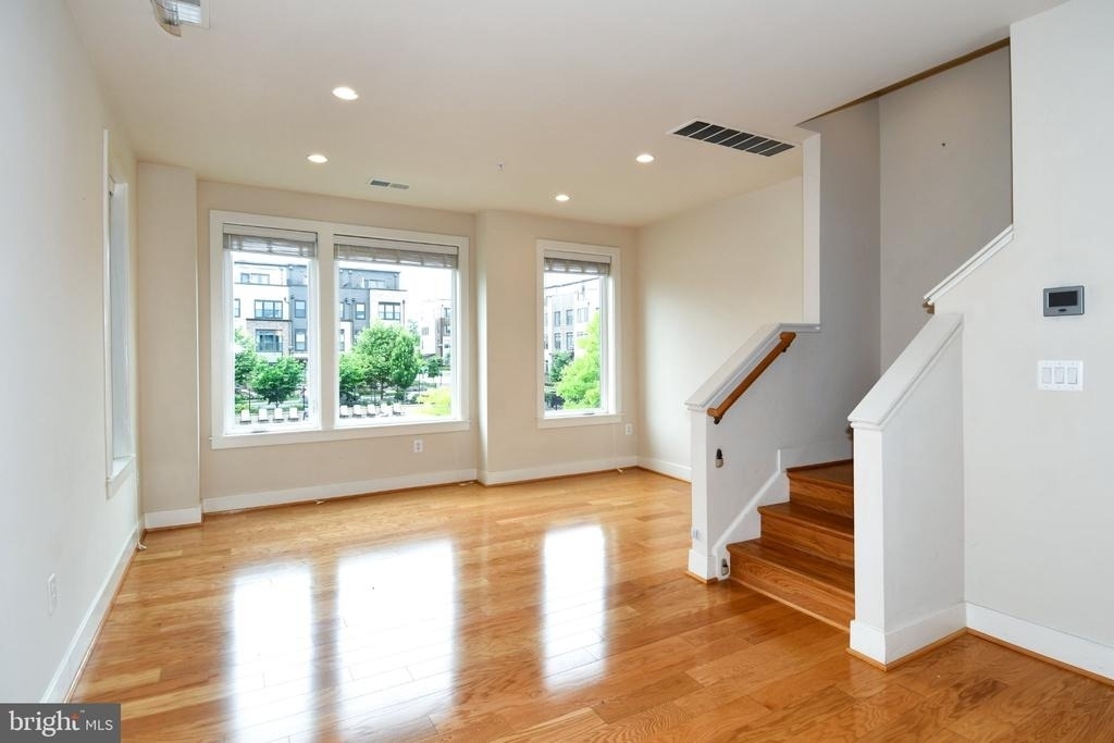 16301 Columbus Avenue - Photo 5