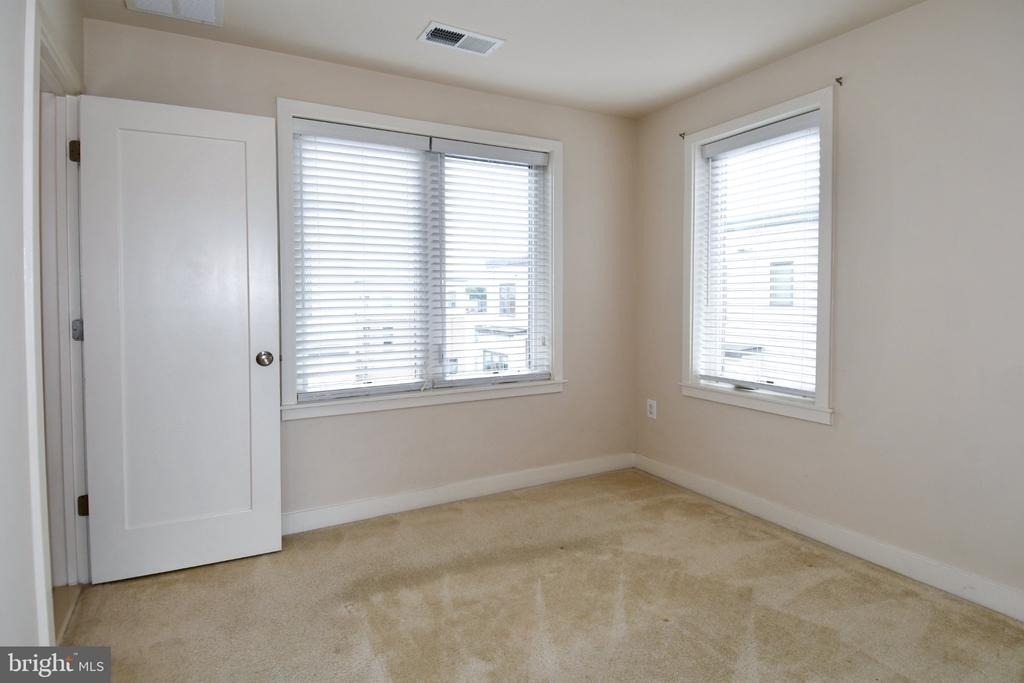 16301 Columbus Avenue - Photo 32