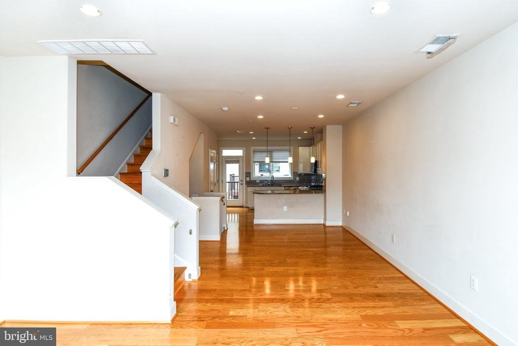 16301 Columbus Avenue - Photo 8