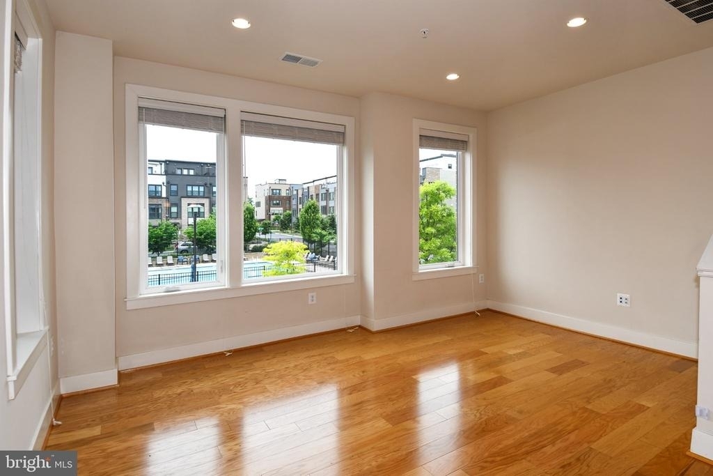 16301 Columbus Avenue - Photo 6