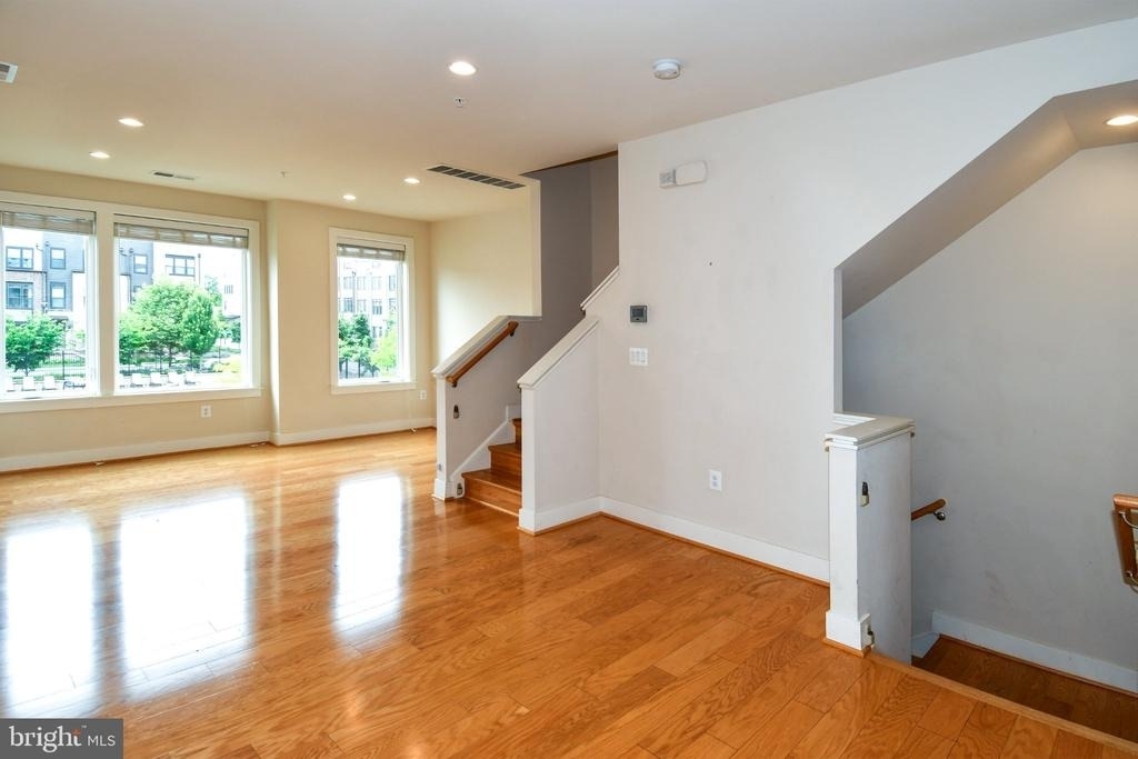 16301 Columbus Avenue - Photo 3