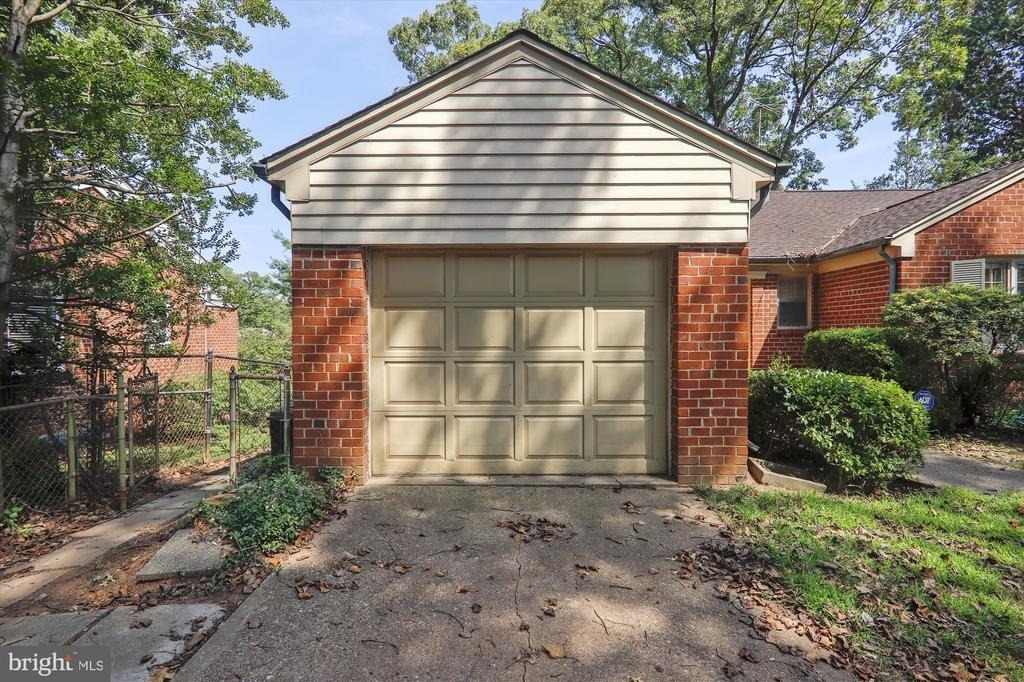 3303 Winnett Road - Photo 42
