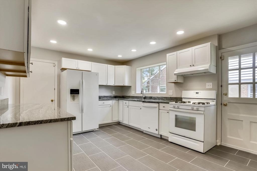 3303 Winnett Road - Photo 4