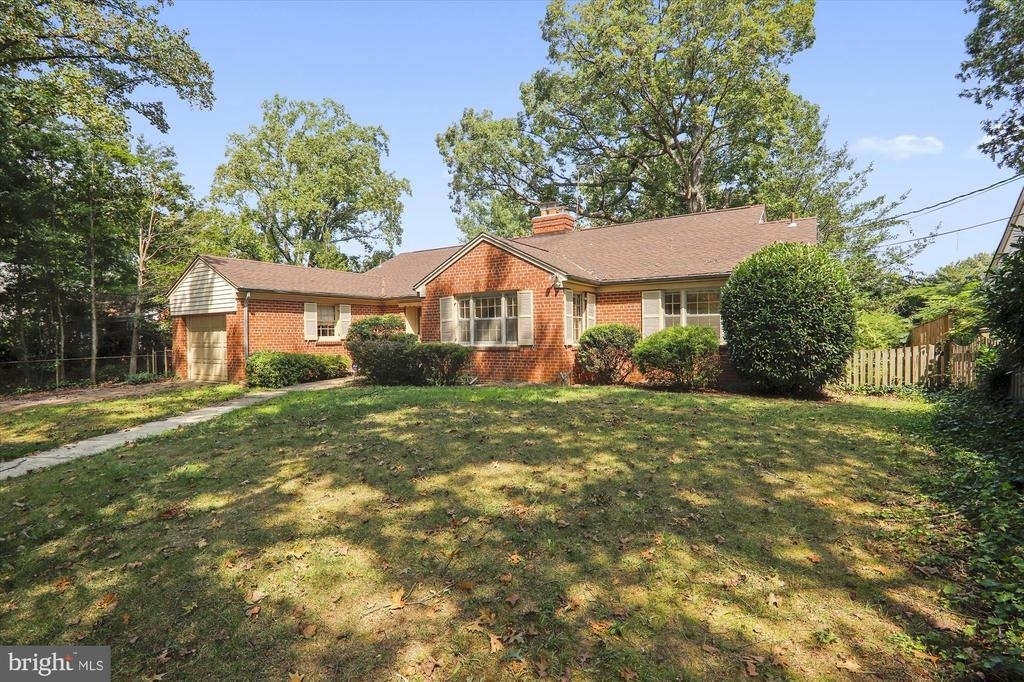3303 Winnett Road - Photo 0