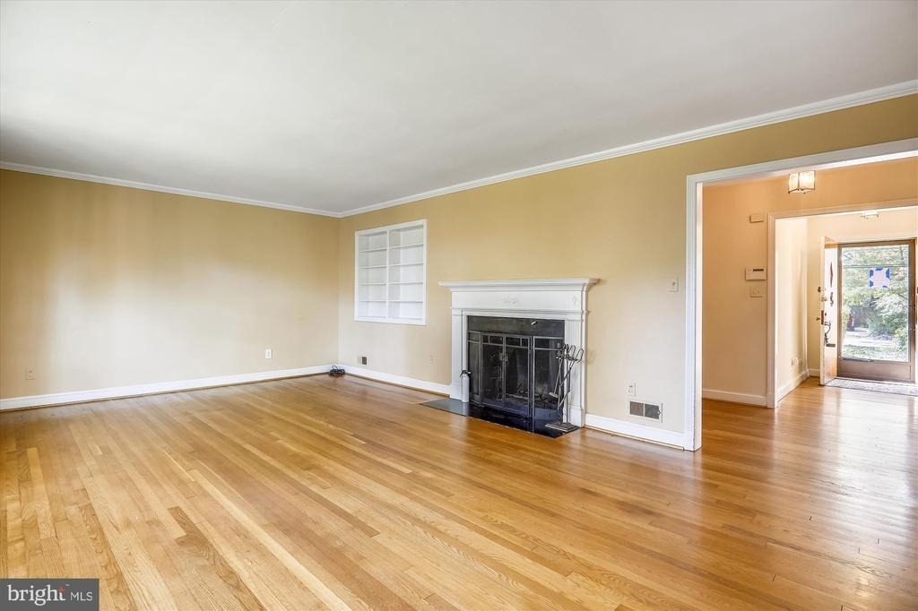3303 Winnett Road - Photo 2