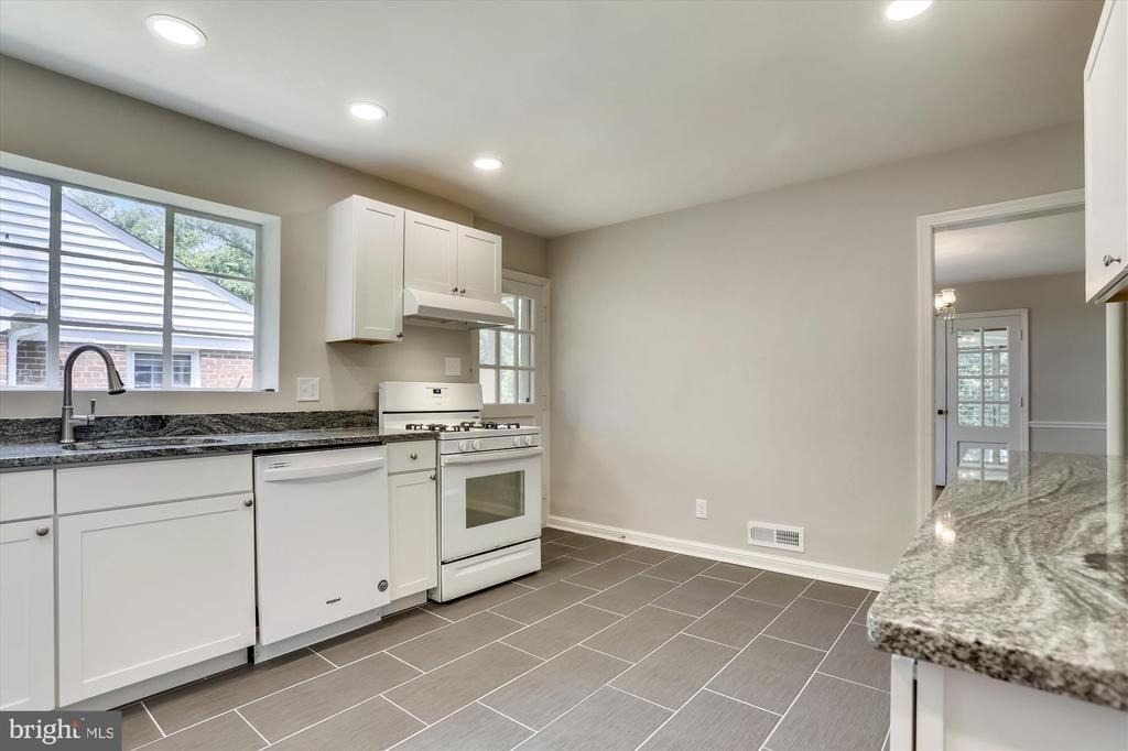 3303 Winnett Road - Photo 8