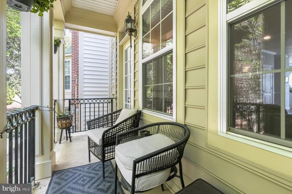 7207 Phelps Hill Court - Photo 3