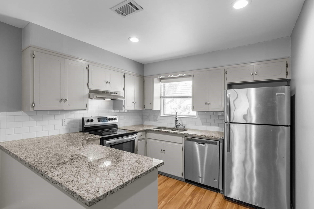 2205 Lanier Dr - Photo 3