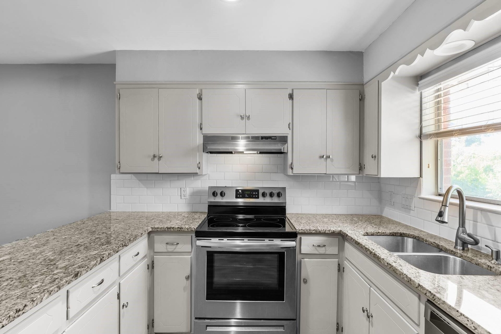 2205 Lanier Dr - Photo 4