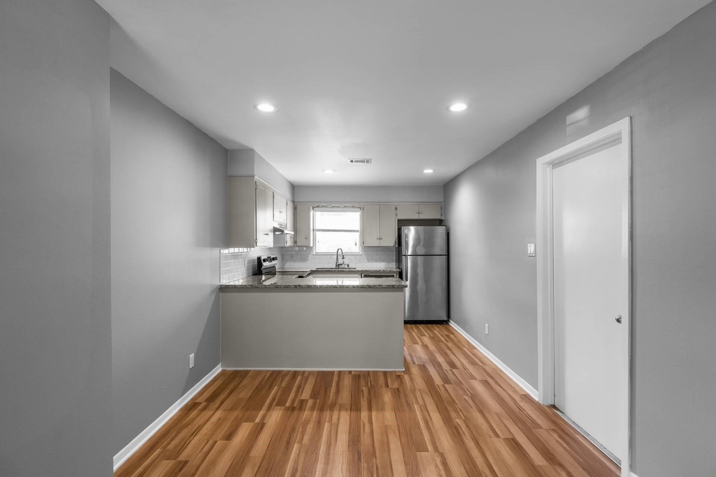 2205 Lanier Dr - Photo 0