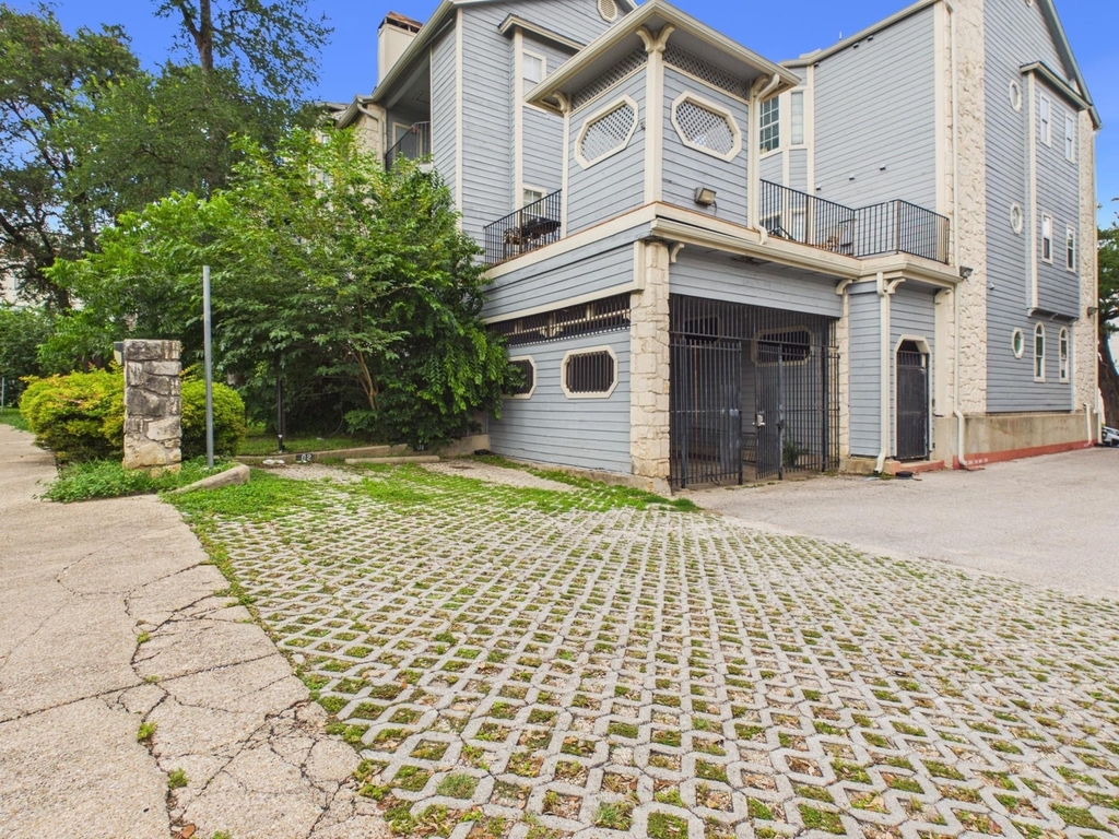 3111 Tom Green St - Photo 23