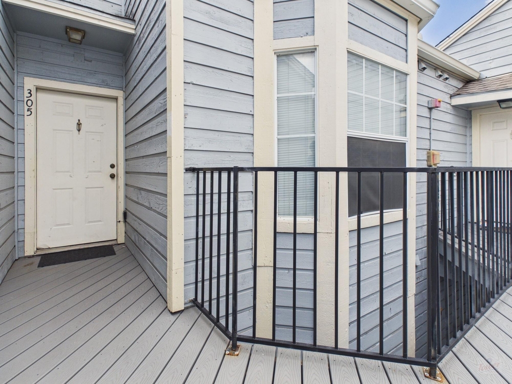 3111 Tom Green St - Photo 0