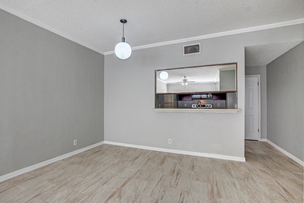 807 W 25th St - Photo 6