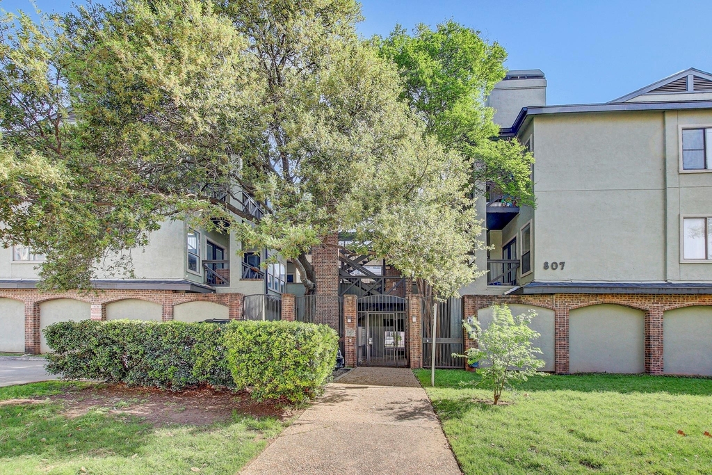 807 W 25th St - Photo 25