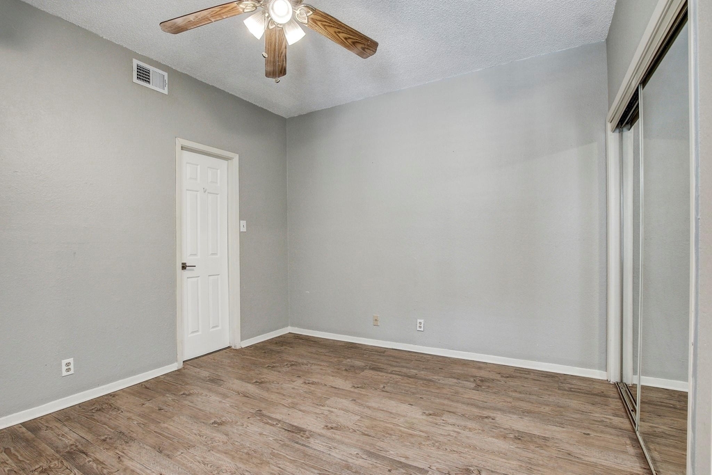807 W 25th St - Photo 18