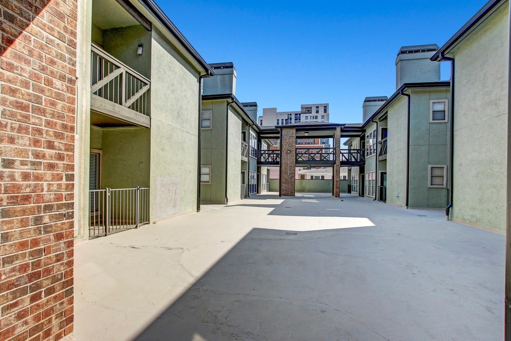 807 W 25th St - Photo 23