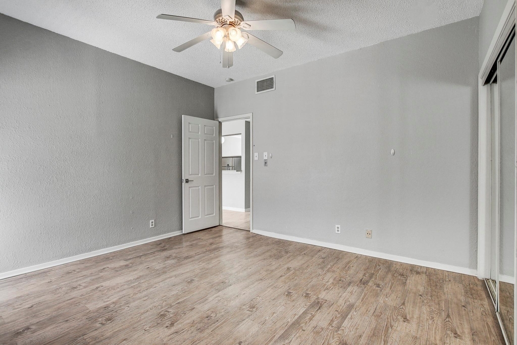 807 W 25th St - Photo 12