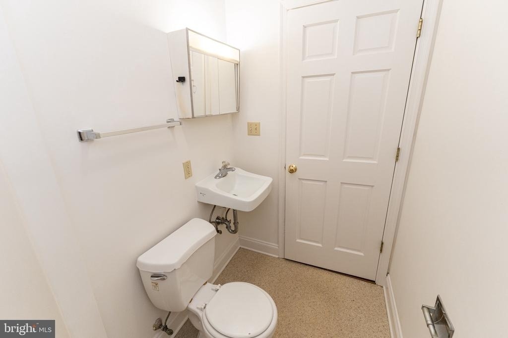802 Travers Street - Photo 25