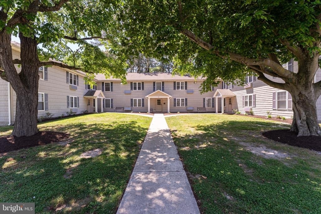 802 Travers Street - Photo 1