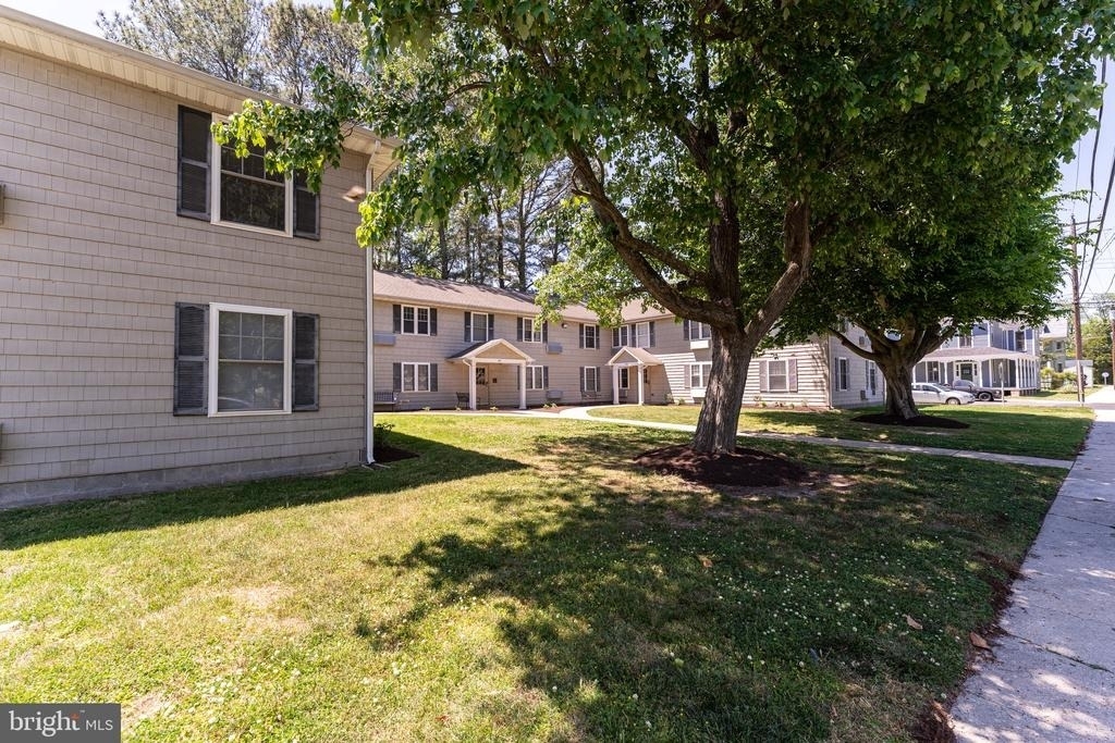 802 Travers Street - Photo 2