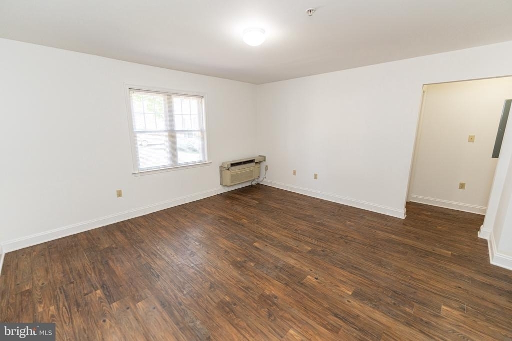 802 Travers Street - Photo 11