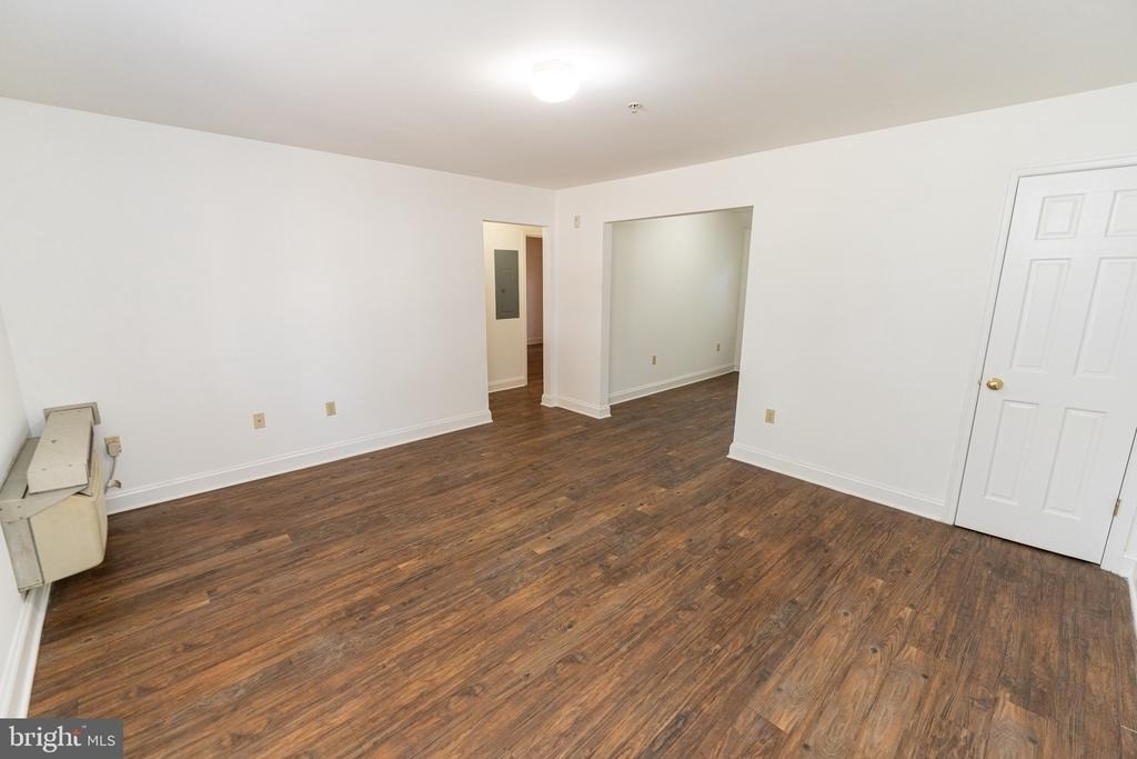 802 Travers Street - Photo 10