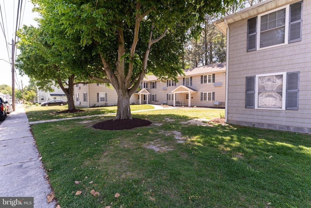 802 Travers Street - Photo 3