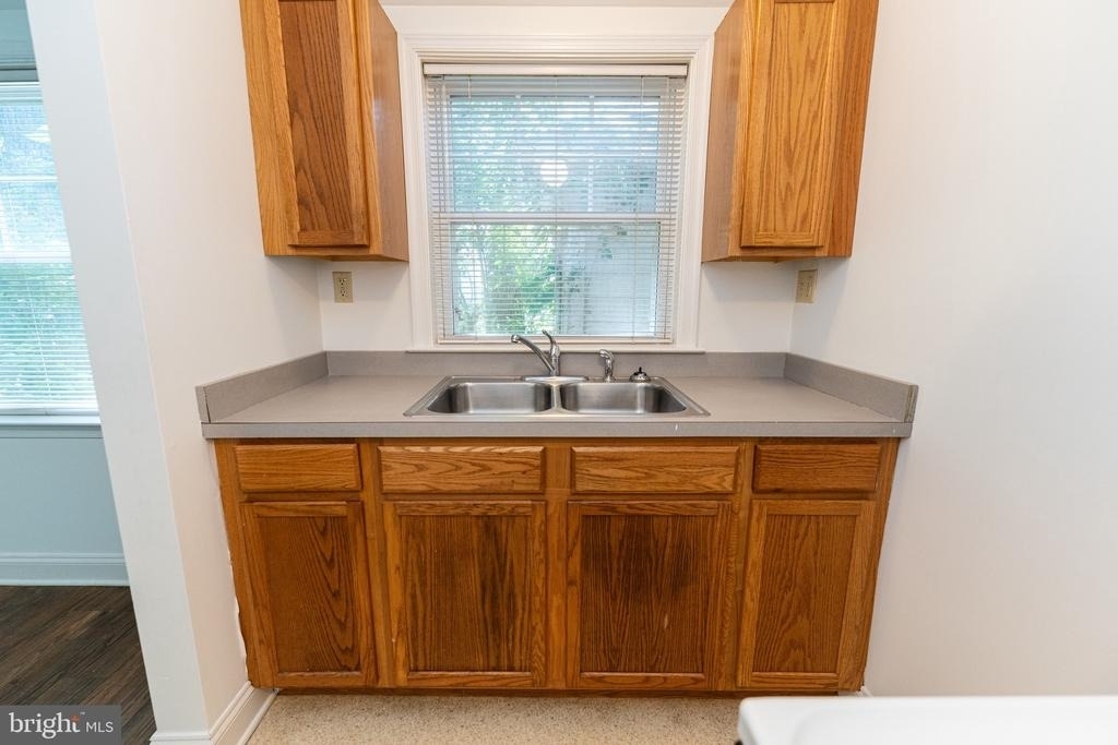 802 Travers Street - Photo 17
