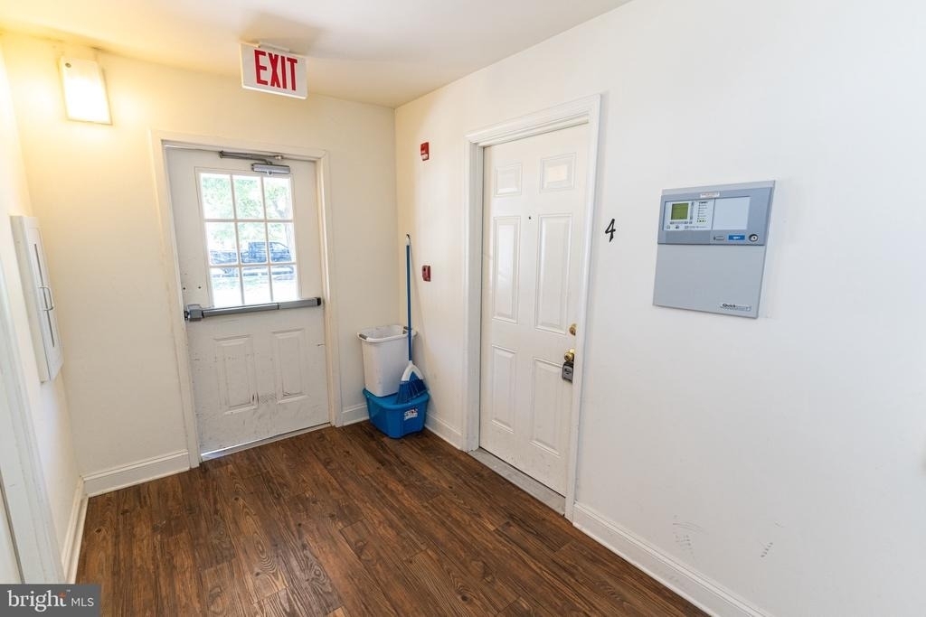 802 Travers Street - Photo 6