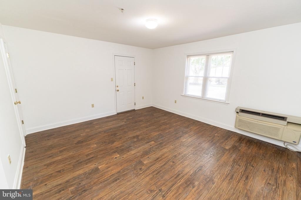 802 Travers Street - Photo 8