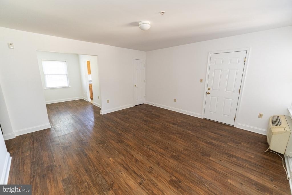 804 Travers Street - Photo 3