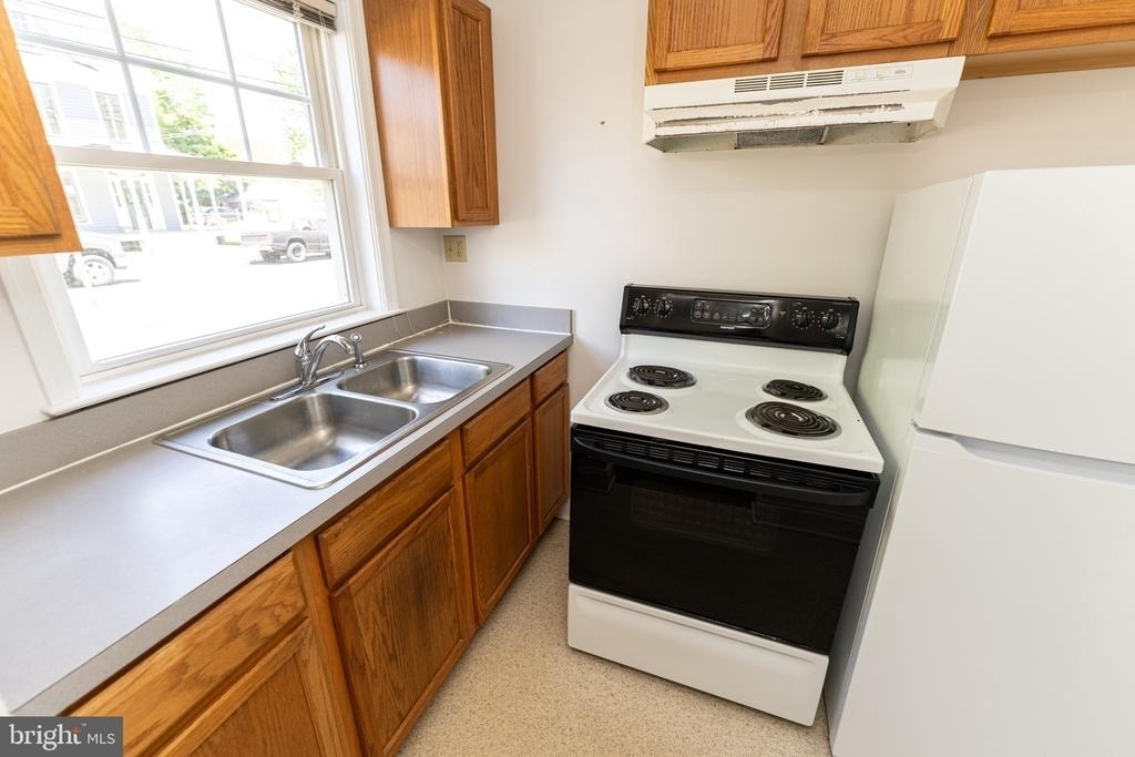 804 Travers Street - Photo 9