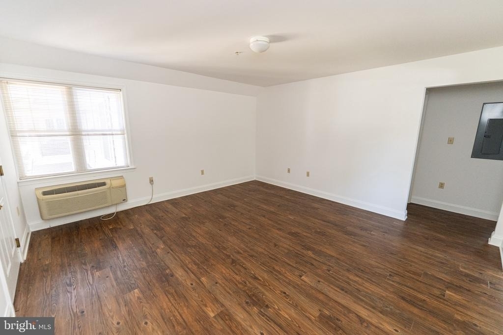 804 Travers Street - Photo 5