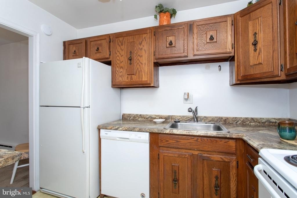 327 Saint Marys Avenue - Photo 3