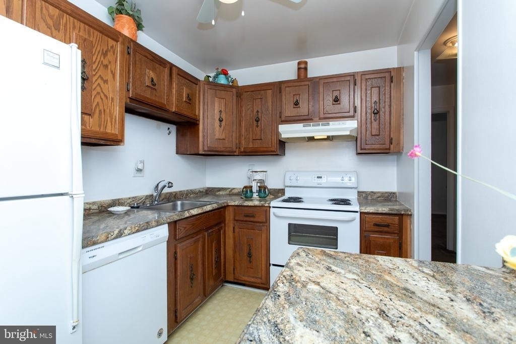 327 Saint Marys Avenue - Photo 2