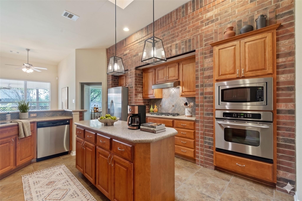 2405 Speidel Dr - Photo 1