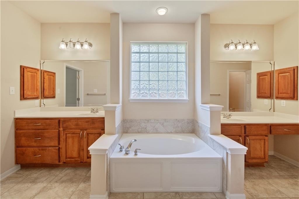 2405 Speidel Dr - Photo 5