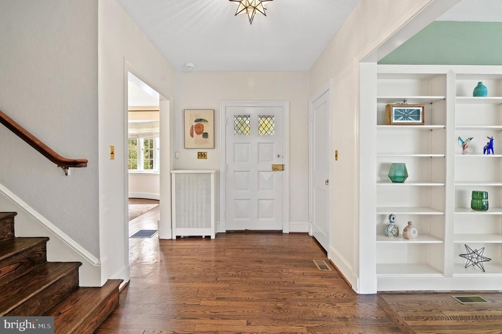 7704 Crossland Road - Photo 2