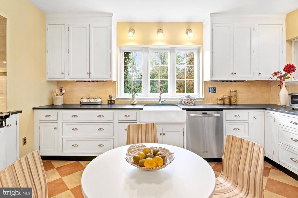 7704 Crossland Road - Photo 17