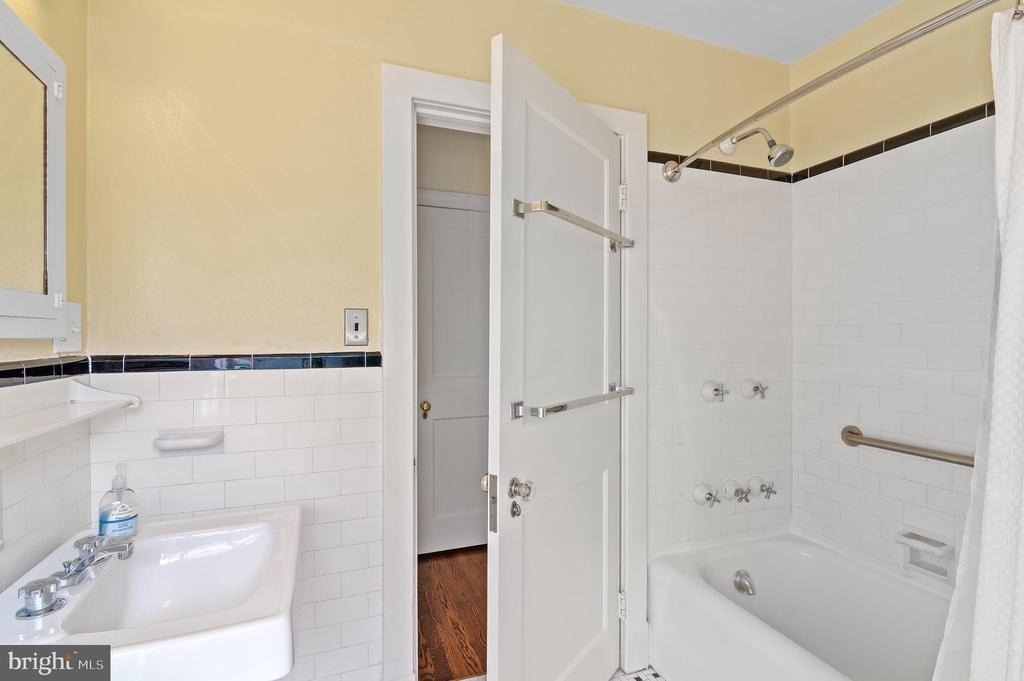 7704 Crossland Road - Photo 33