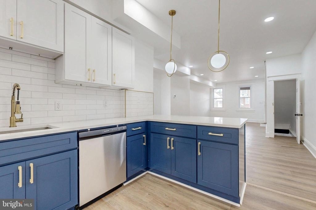 2320 W Lexington Street - Photo 10