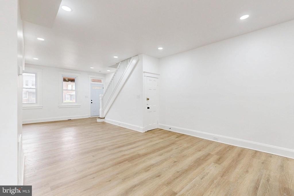 2320 W Lexington Street - Photo 3
