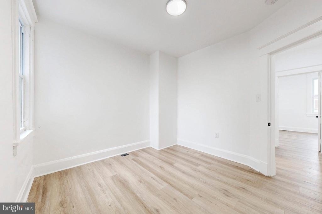 2320 W Lexington Street - Photo 17