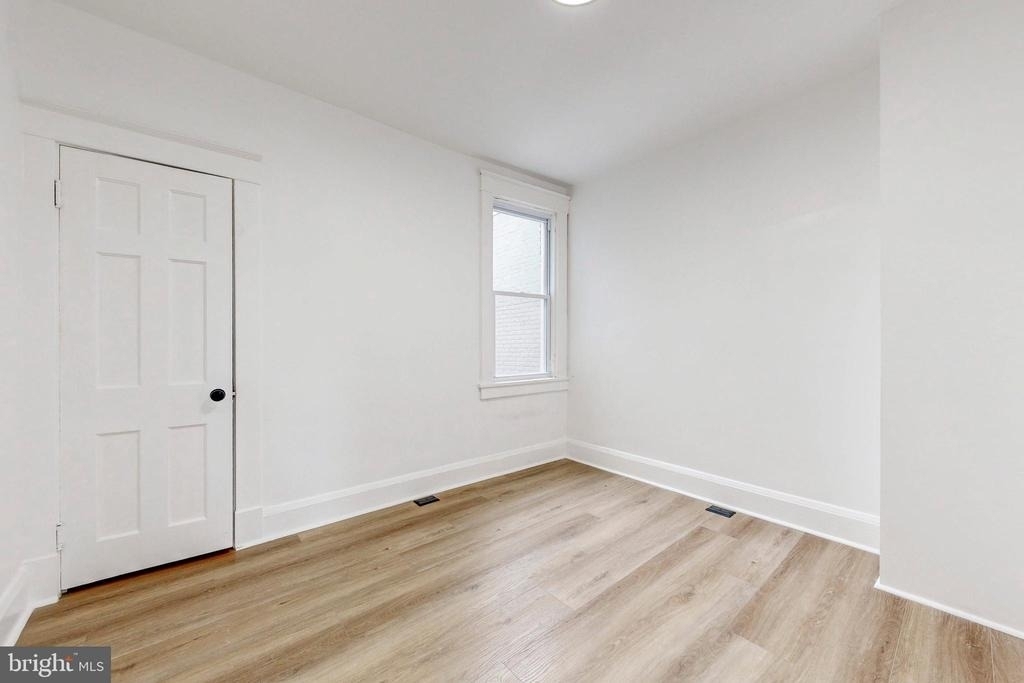 2320 W Lexington Street - Photo 16