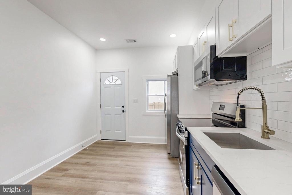 2320 W Lexington Street - Photo 11
