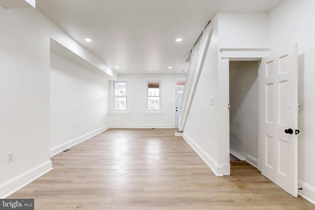 2320 W Lexington Street - Photo 4