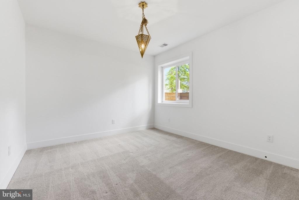 916 Waterview Drive - Photo 16
