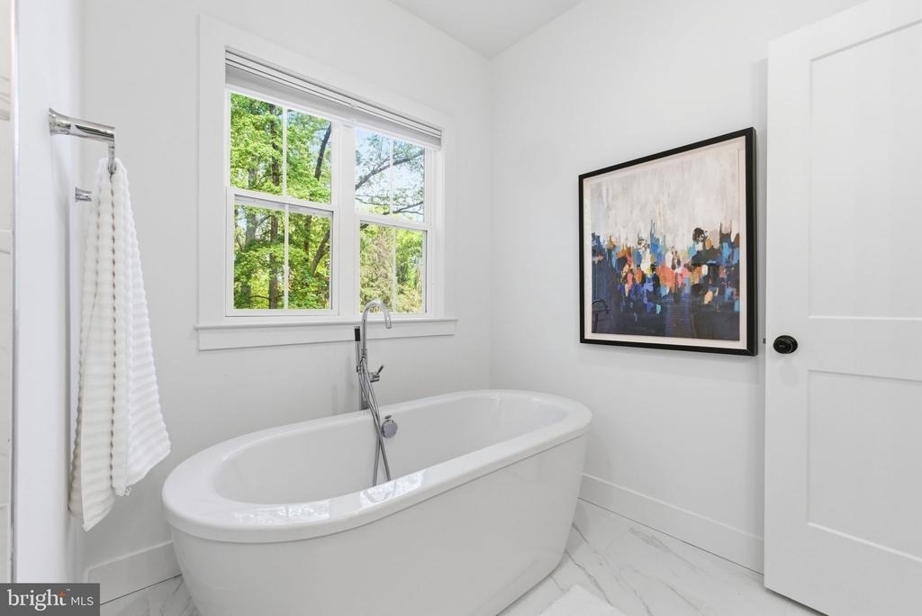 916 Waterview Drive - Photo 3