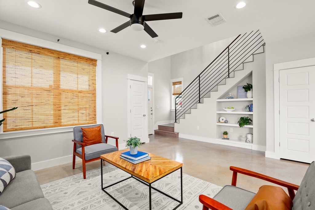 1809 Chestnut - Photo 1