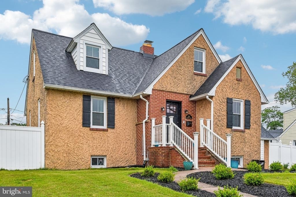 105 Dinsmore Avenue - Photo 2